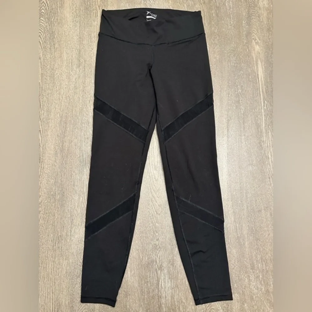 WORN ONCE OLD NAVY BLACK MESH DESIGN LEGGINGS - Size Medium SKU:344